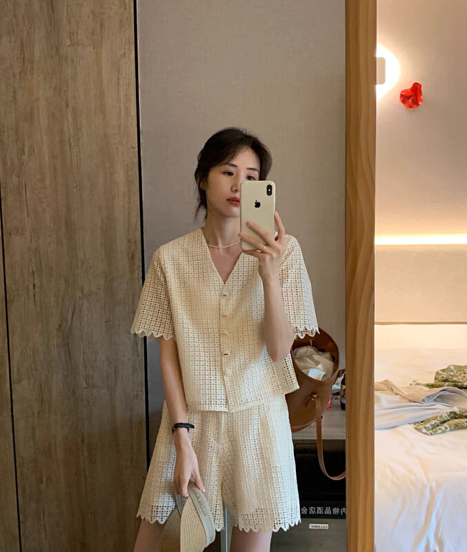 [Daidai] leisure simple heavy industry embroidered shirt + simple and versatile solid color casual Shorts Set 4902\hbx