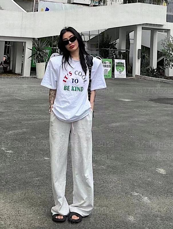 [East room] color lettered short sleeve T-shirt 11-13\wtt