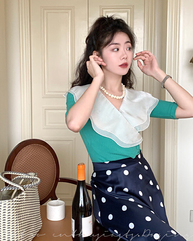 [wgwe] retro temperament fine flash lace female lotus leaf collar short slim fitting V-neck sweet fairy sense blouse 1762\pcz