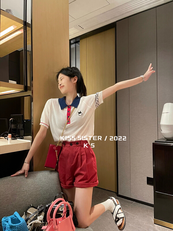 [kiss sister] versatile contrast embroidered polo shirt 22m8089