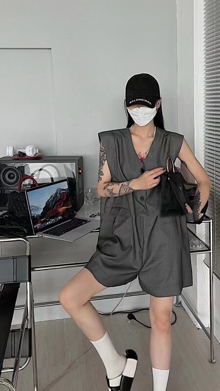 [Yan Zhen] commuting simple V-neck loose sleeveless Jumpsuit 57800 \pcz