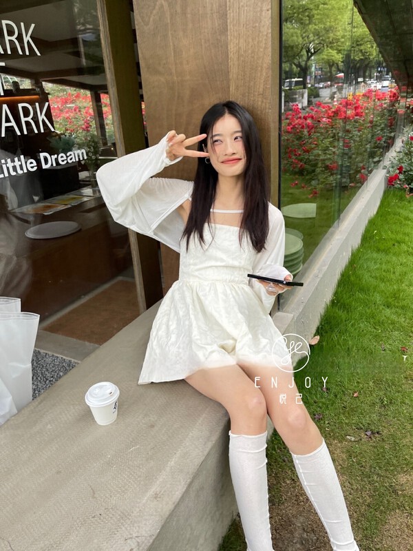 [enjoy · Yueji] three dimensional embossed dress + sunscreen top set 8953\pcz