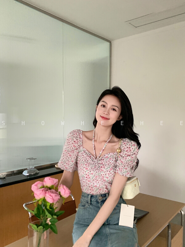 [Xiu Xixi] Korean version broken flower hanging neck Square Neck Shirt 9130\jhy