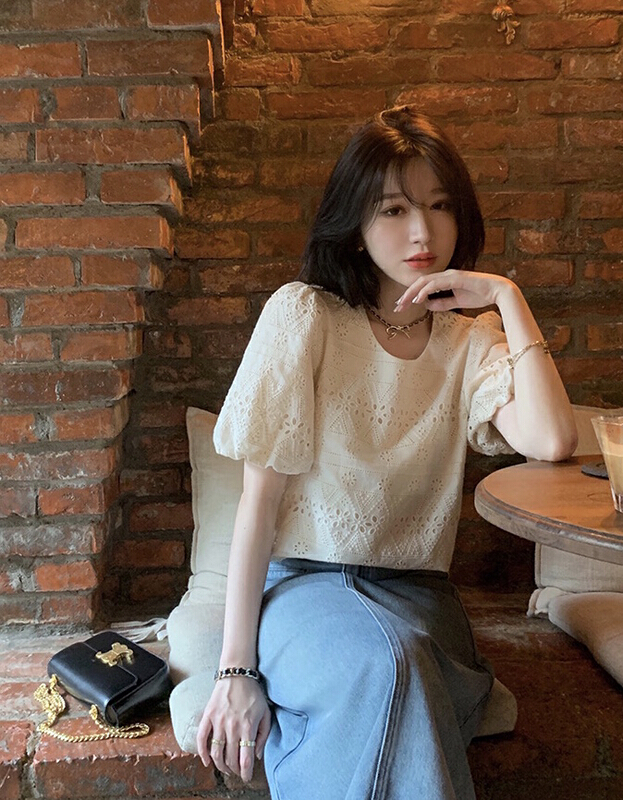 [Kiki studio] Korean embroidered Round Neck Shirt 6051\hjy