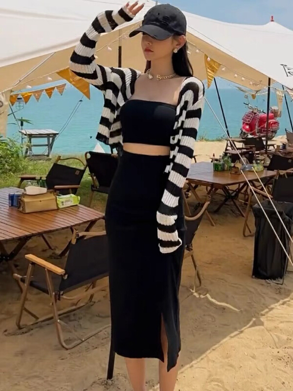 [jun.t] Strapless suspender Vest + striped knitted cardigan + high waist hip split skirt set 6167\pcz