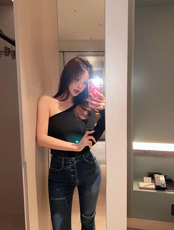 New year in early spring! [savage] Korean version foreign style one shoulder asymmetric slim fitting sweater ys1-e5939\jhy