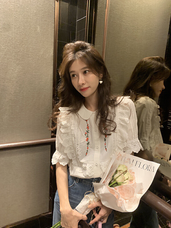 Live broadcast ③! [wgwe] fashion heavy industry lace embroidery design sense of niche bubble sleeve shirt 1973\pcz