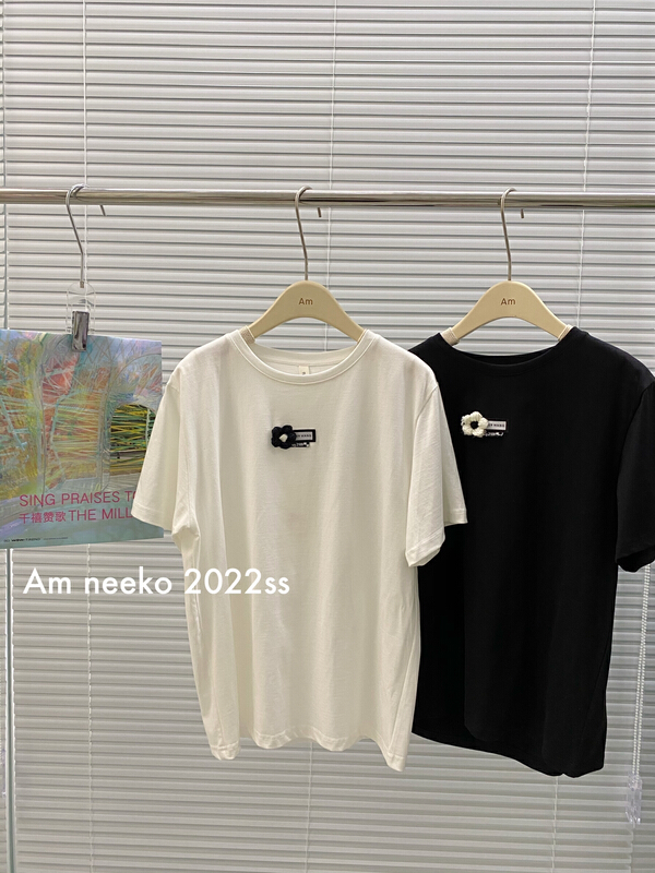 Original price 55.27! New year in early spring! [neeko] simple three-dimensional small flower label short sleeve T-shirt (only selling short sleeve T-shirts) 3350\xyy