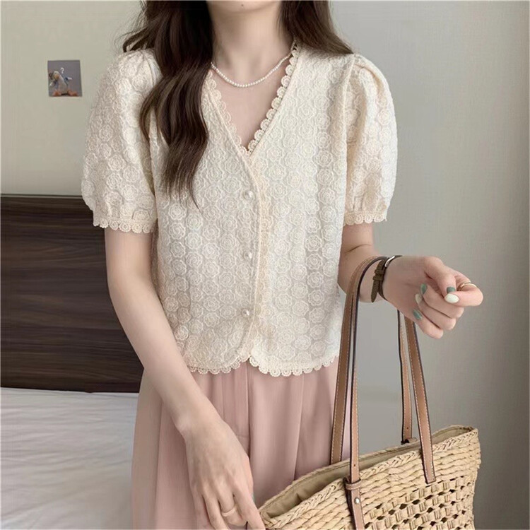 [t+] fresh and simple V-neck Embroidery Shirt 939\ll