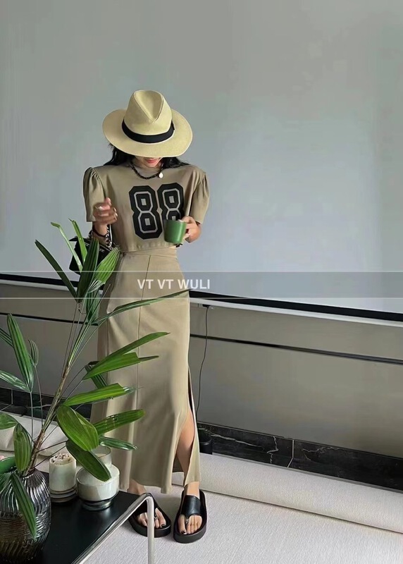 [77.shop] Korean alphabet printed T-shirt + high waist solid color skirt set 9222\wtt