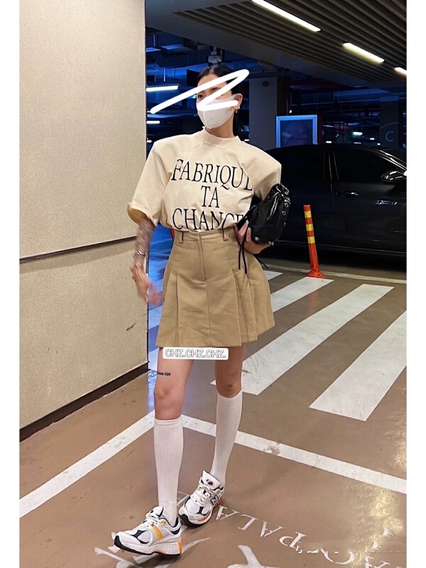 [CHZ] simple style letter printed shoulder pad T + irregular pleated skirt suit (with safety pants) 90958\wtt