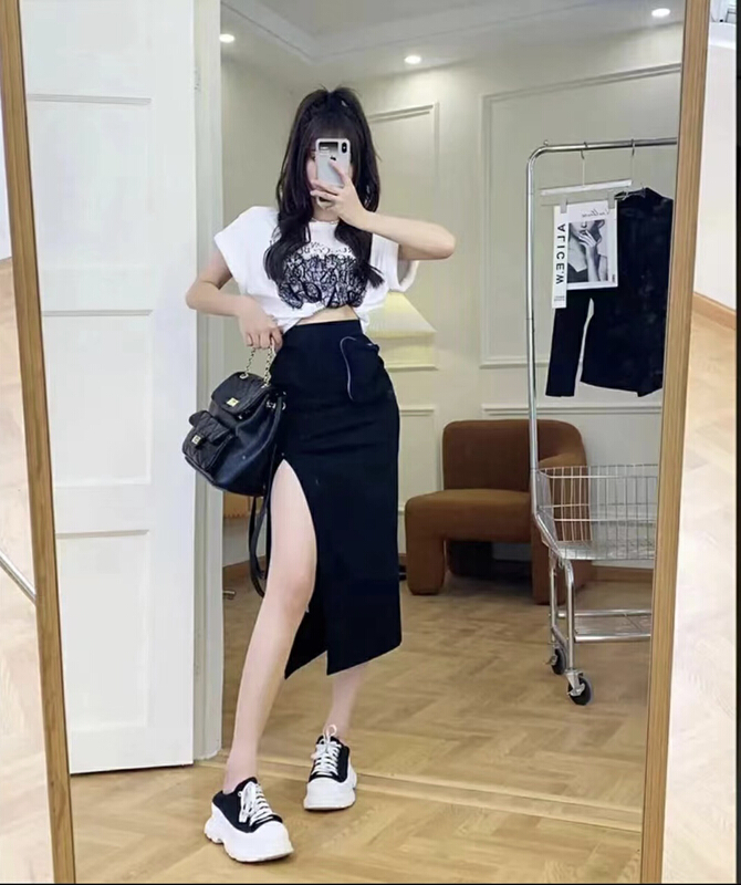 [m2+] lace printed loose short sleeve T-shirt + purse split denim skirt set 6108\wtt