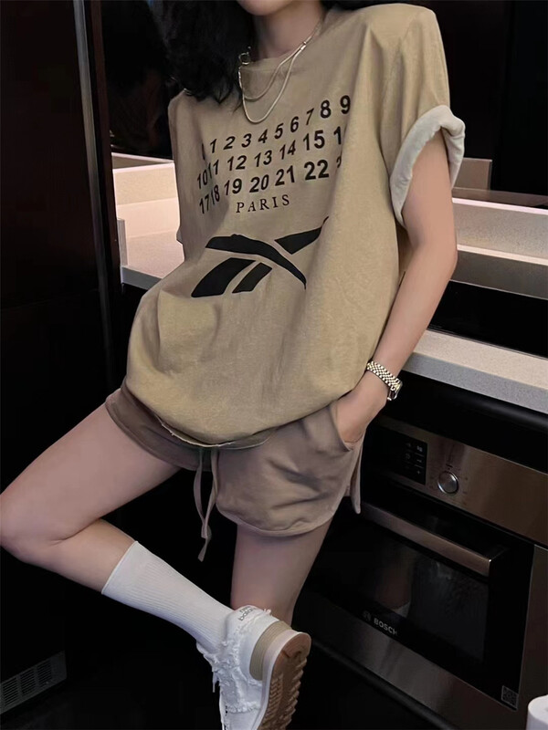 In early summer! [Amy] lettered Pullover short sleeve T-shirt 8101\wtt