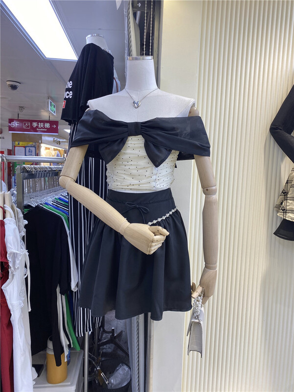[AI Shang] temperament little woman one shoulder bow shirt +a-line skirt set 33255\hjy