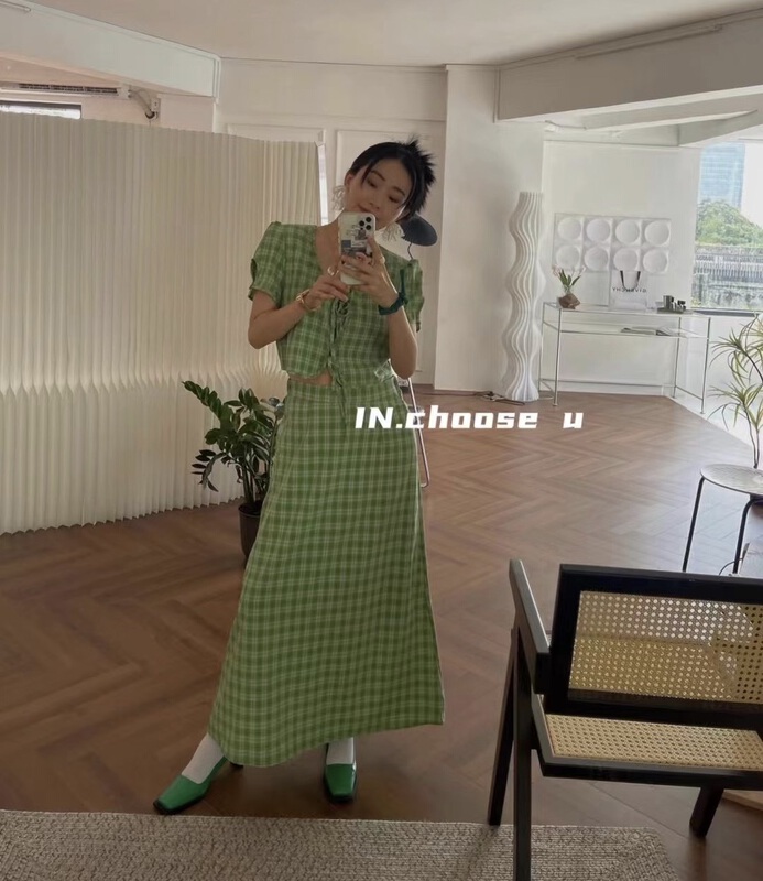 [in.choose u] checkered Korean small shirt + ladies' versatile skirt set 66268\cqw