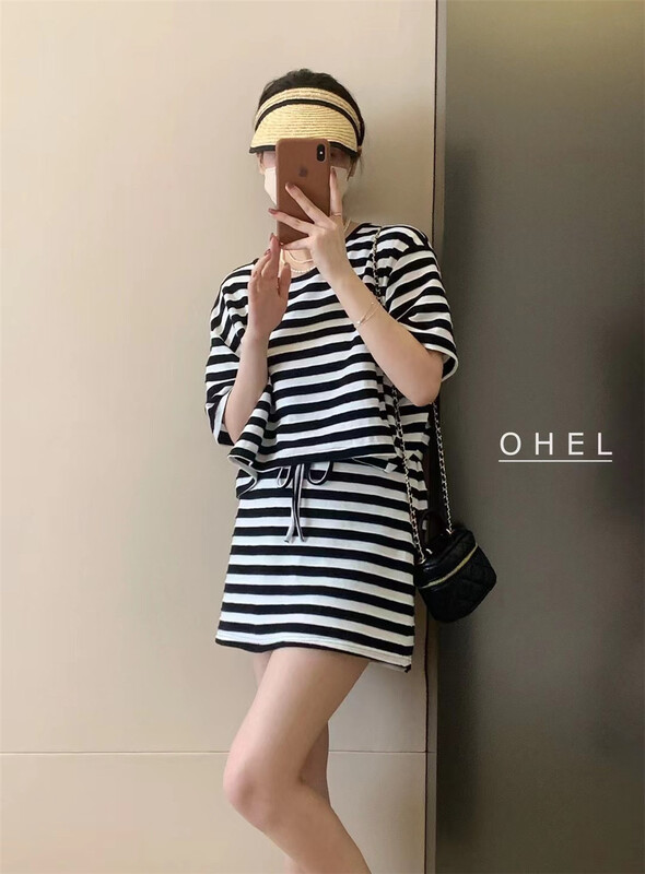 [Ohel] niche crew neck stripe T-shirt + lace up casual skirt set 22200\cls