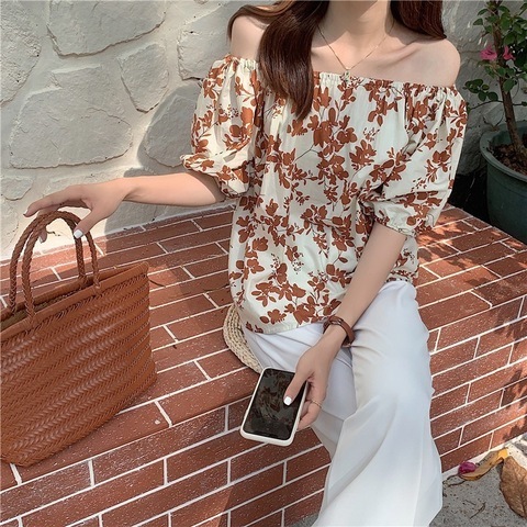 Floral Shirt women's design sense off shoulder collarbone top summer 2022 new aging foreign style belly covering shirt