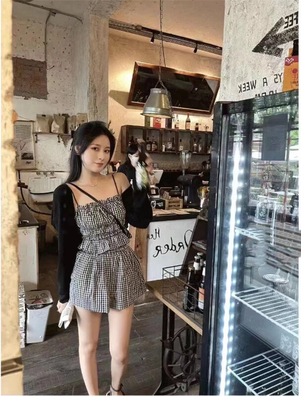 [small dish seedlings] versatile knitted cardigan + Plaid vest / suspender + loose Casual Short suit 8679\wpl