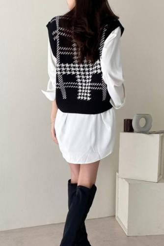Korean chic autumn new ghost horse girls' V-neck Pullover Top straight thin sleeveless vest women