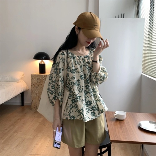 A sense of design, a small number of Hong Kong Style shirts, women's summer 2021 loose retro pullover, floral shirt thin