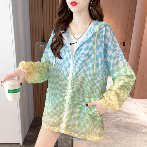 Real shot 100% polyester long sleeve sunscreen Hooded Jacket Women's gradient contrast thin cardigan sunshade
