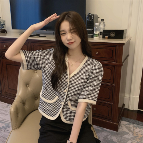 Real shooting real price Korean version small fragrant wind shirt coat women's qianniao grid V-neck short temperament short sleeve top