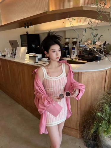 Plaid Yang Yi dress 2022 new female summer harvest waist thin pink small fragrant thousand bird lattice knitted suspender skirt