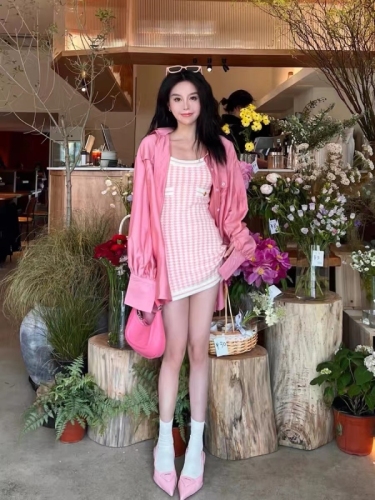 Plaid Yang Yi dress 2022 new female summer harvest waist thin pink small fragrant thousand bird lattice knitted suspender skirt