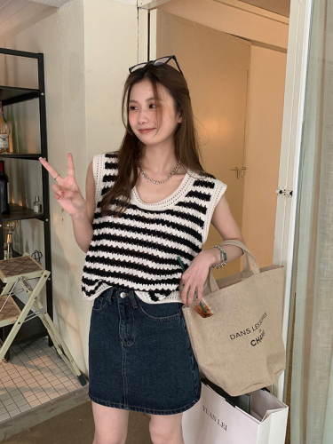 Wu 77 college striped knitted waistcoat female small loose thin round neck with sleeveless Pullover Top 2022