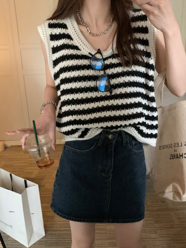 Wu 77 college striped knitted waistcoat female small loose thin round neck with sleeveless Pullover Top 