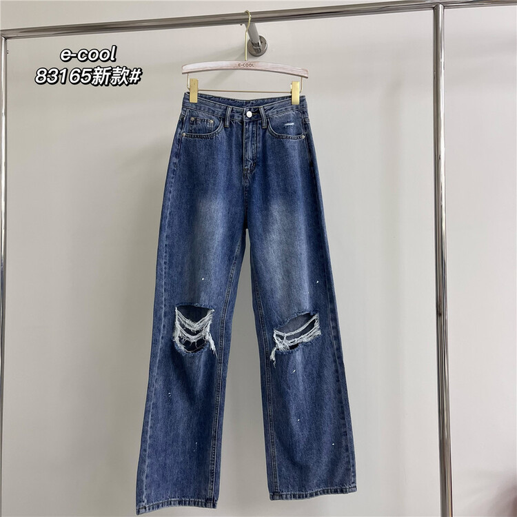 [clothes and jeans] Korean personalized hole breaking loose jeans 83165\hjy