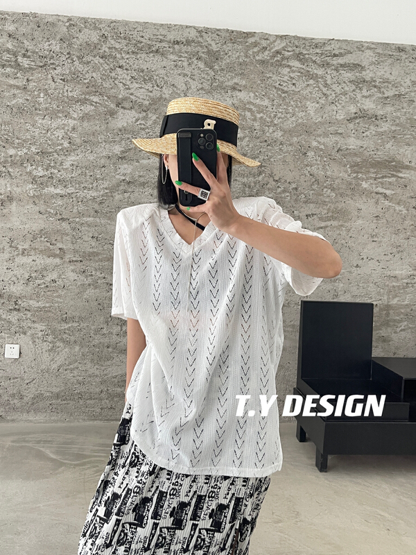 [T.Y tangyuanjia] Korean hollow out solid color V-neck short sleeve T-shirt 2110\ozq
