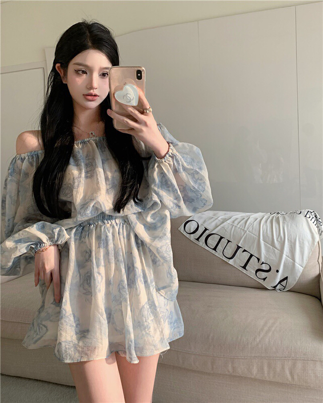[x · h studio] milk blue one shoulder floral fairy shirt + simple and versatile comfortable casual Shorts Set 8706\ozq