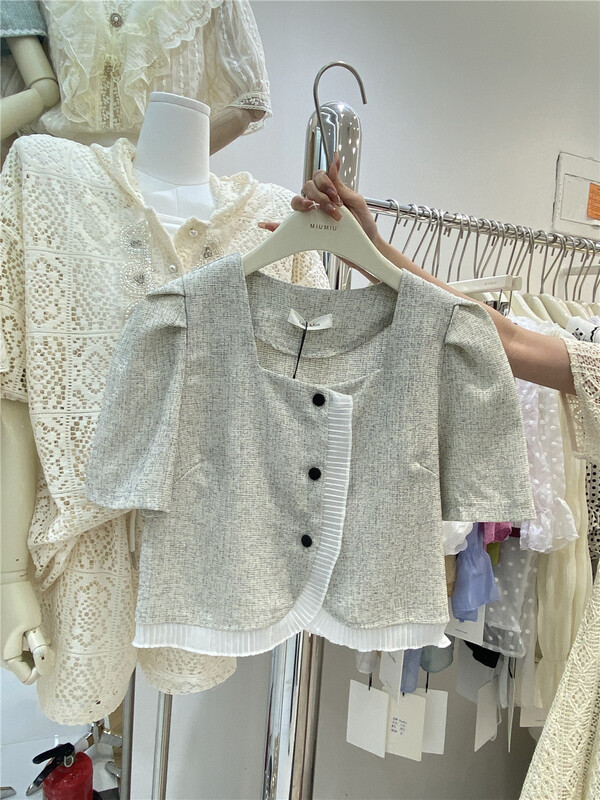 [MiuMiu] square neck bubble sleeve short fresh shirt 723\zxx
