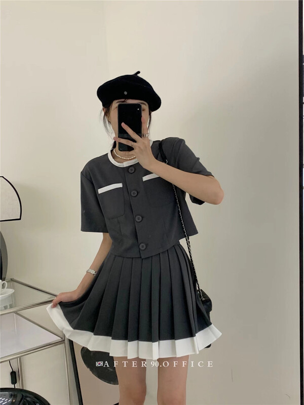 [after.90] round neck short suit + college age reduced pleated short skirt set 6822\ll