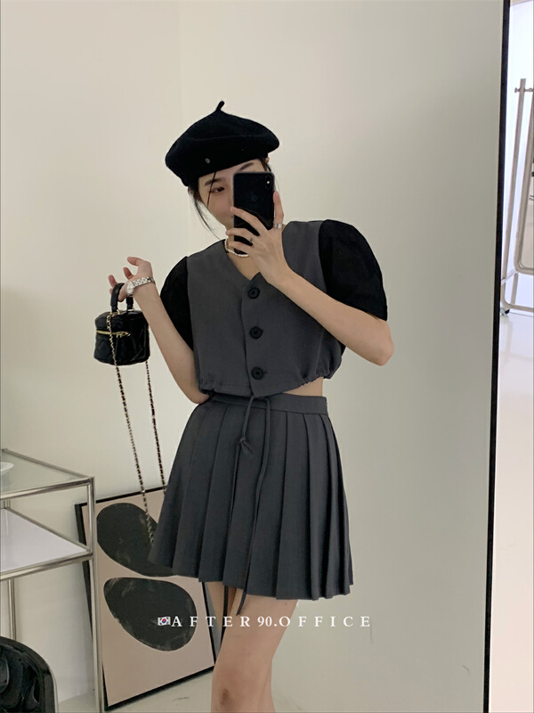 [after.90] contrast color lantern sleeve bottom lace up top + College style pleated skirt set m2356\ll
