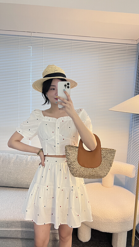 [Lina] sweet embroidered blouse + elastic waist slim skirt set 0205\hjy