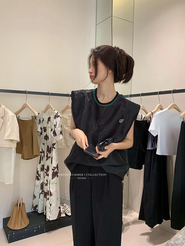 [neihe] fresh, simple and loose embroidered round neck vest / sling (with detachable Brooch) 11563# zxx