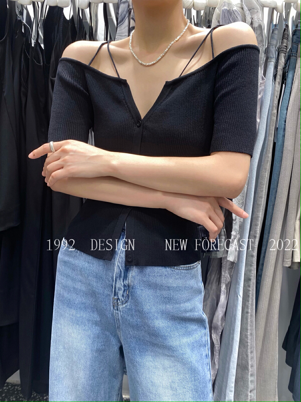 [1992] small V-neck shirt with shoulders 3885\l