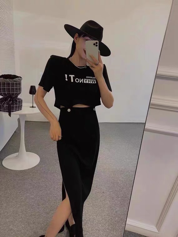 [77.shop] letter printed short sleeve T-shirt + high waist slim skirt set 9255\wtt