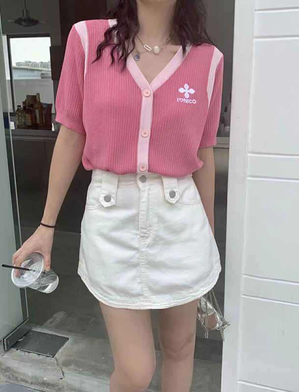 [Weika] commuter style V-neck fashion color contrast thin T-shirt 8303\lsl