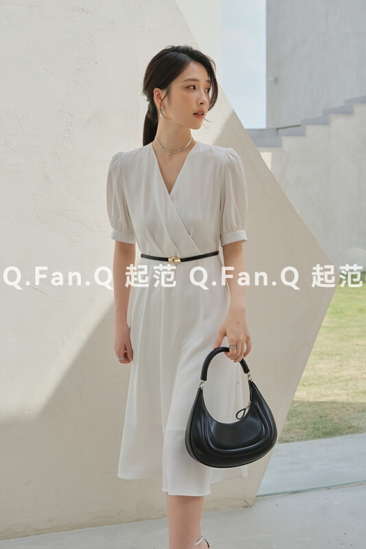 In early summer! [style] French waist closing V-neck bubble sleeve dress (with belt) 8033-1\jj