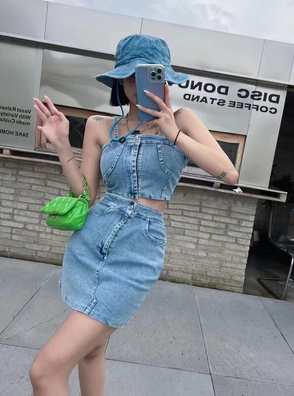 [d.ffstudio] simple and fashionable short tank / suspender + denim bag hip skirt set ys1-1190\wtt