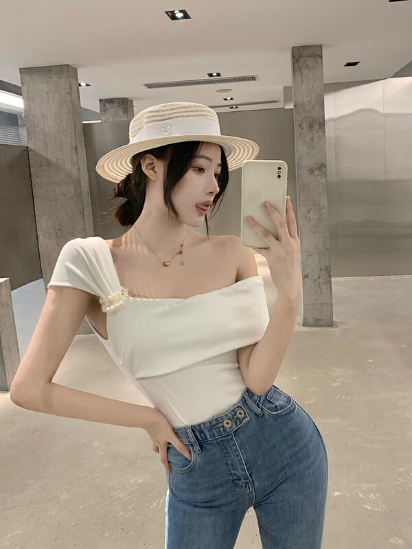 [Doudou family] French pure desire wind off shoulder one line collar pearl decoration shirt 88469\jj