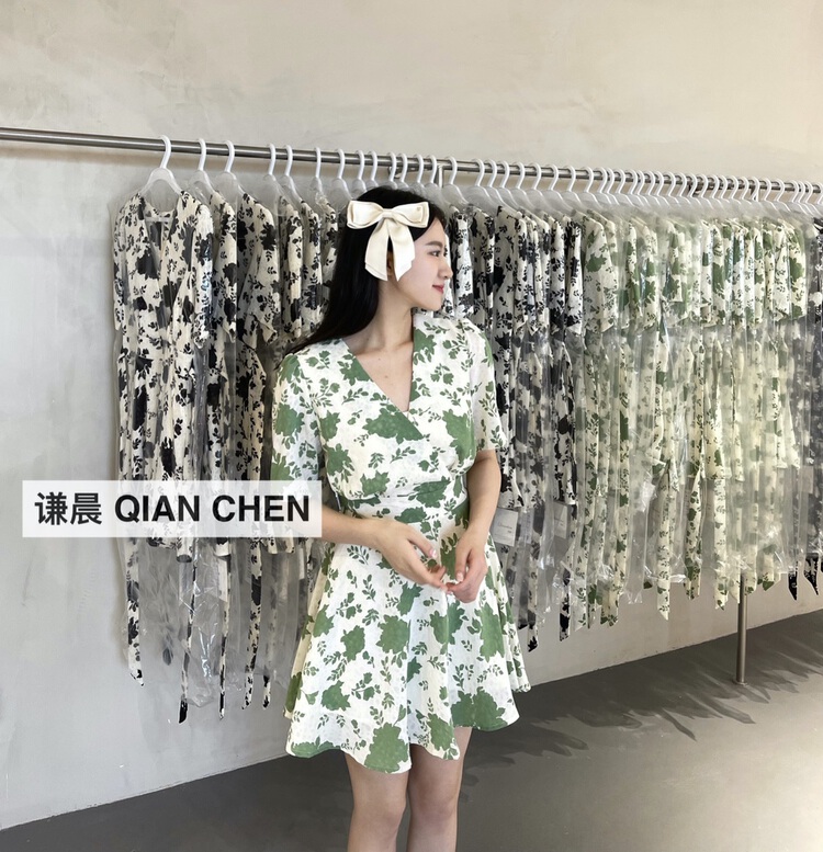 [Qianchen] Korean version fresh V-neck belt floral dress 3003\cqw