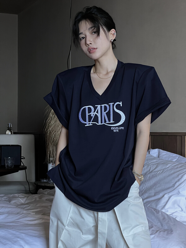 [all in] Korean alphabet embroidery V-neck shoulder pad short sleeve T-shirt 4286\ozq