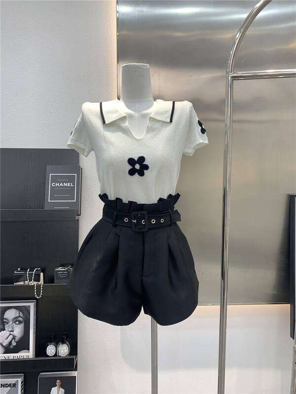 【 Linna 】 temperament high waist solid color textured casual shorts (with belt) 7043\jj