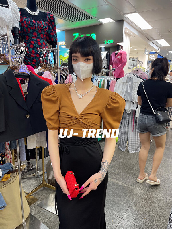 [ujtrend] V-neck bubble sleeve short sleeve shirt 126\wtt