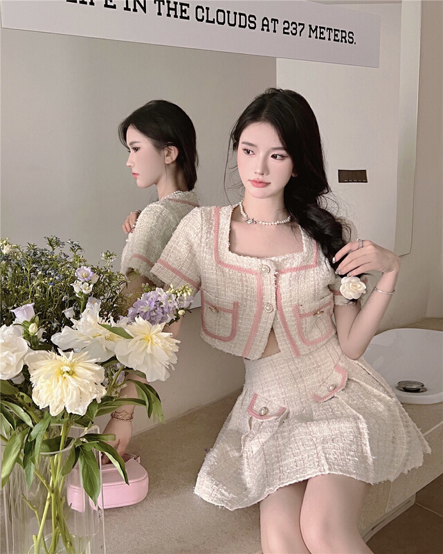 [Doudou family] xiaoxiangfeng temperament celebrity Short Sleeve Top + sweet pleated skirt set 88381\jj