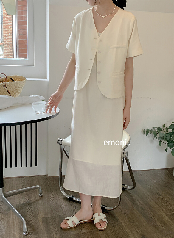 [emoni] Korean style simple V-neck temperament versatile short coat x11000\cls